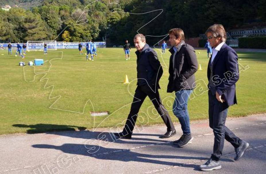 Da sinistra Osti, Conte e Oriali. Nel pomeriggio i due manager azzurri si sono recati a Pegli al campo di allenamento del Genoa (da Facebook)